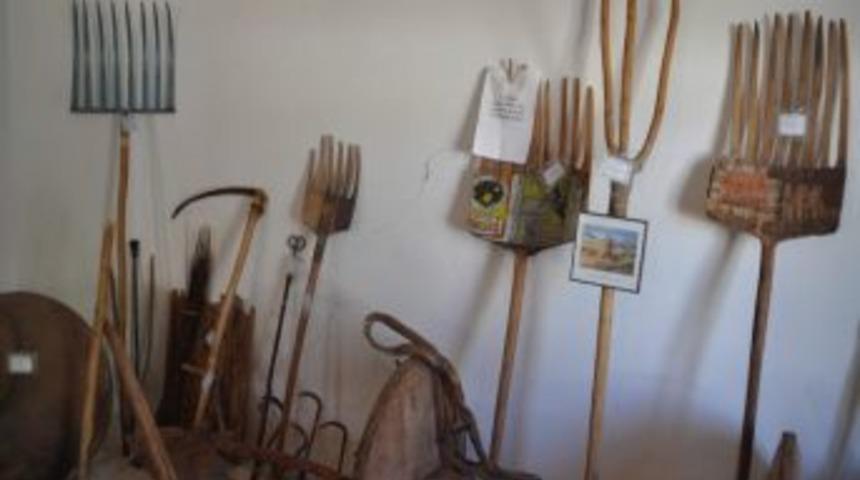 Eski tarım aletleri ve eşyaların sergilendiği K&ouml;y M&uuml;zesi b&uuml;y&uuml;k ilgi g&ouml;r&uuml;yor