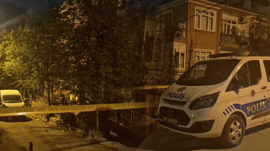 Ankara'da bir dairede 3 kişi &ouml;l&uuml; olarak bulundu