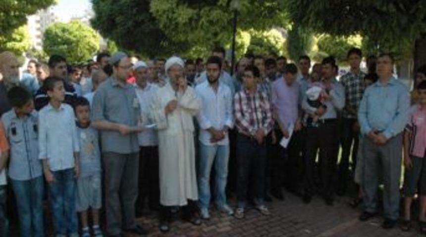 Eller Afrika için yağmur duasına açıldı