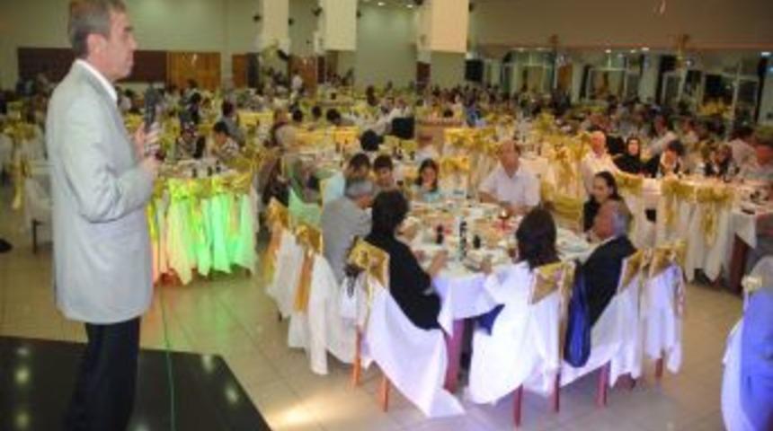 Tavşanlı Belediyesi şehit ve gazi ailelerine iftar yemeği verdi