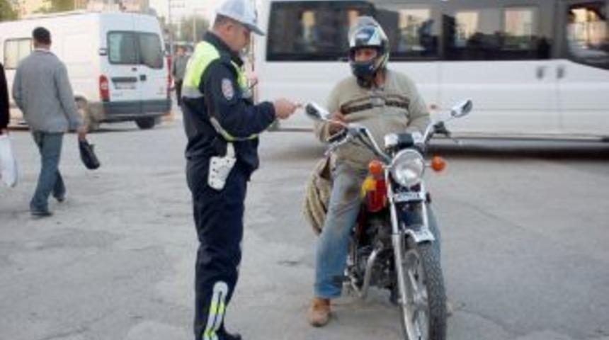 Kask kullanımı motosiklet kazalarında, &ouml;l&uuml;mleri y&uuml;zde 70 &ouml;nl&uuml;yor