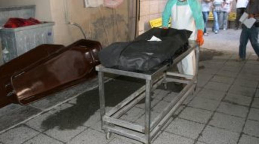 Polis baba ve &ouml;ld&uuml;rd&uuml;ğ&uuml; oğlunun cenazeleri adli tıptan alındı