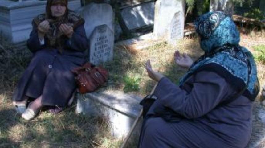 Depremde iki kızını kaybeden annenin ağlatan mektubu