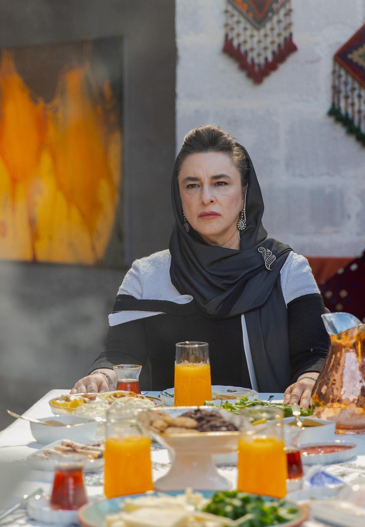 Anne Yarısı 1. bölüm özeti yayınlandı! İşte konusu ve oyuncuları... 2