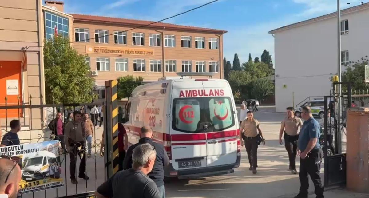 SON DAKİKA | Manisa Turgutlu da okula silahlı saldırı! Yaralı &ouml;ğrenciler var 2