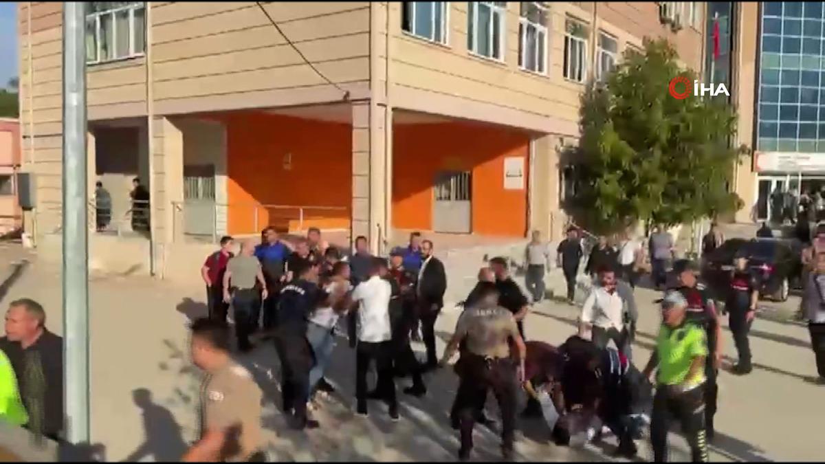 SON DAKİKA | Manisa Turgutlu da okula silahlı saldırı! Yaralı &ouml;ğrenciler var 3