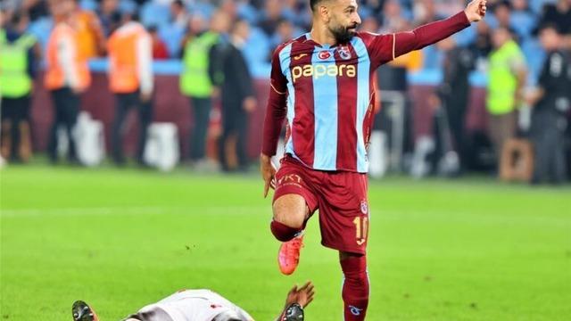 SALAH ŞOV YAPTI! ONANA DUVAR ÖRDÜ...