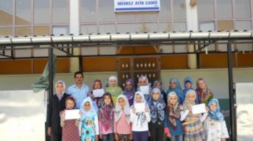 Kur'an kursu &ouml;ğrencileri, har&ccedil;lıklarını Somali&rsquo;deki yaşıtlarına g&ouml;nderdi