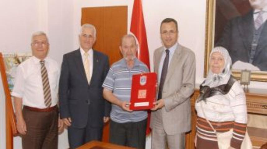 Vali Demir: Denizlili hayırseverler devletten fazla okul yaptırdı