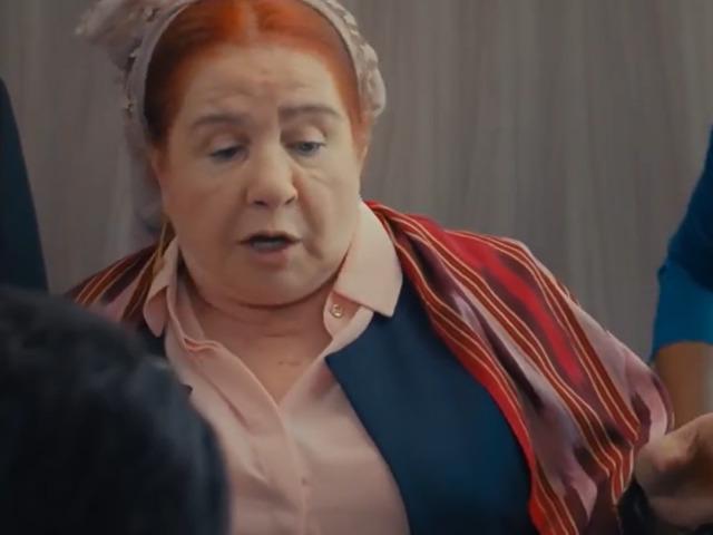 &Ouml;d&uuml;l alırken maaşını a&ccedil;ıklayıp sitem etti! "H&acirc;l&acirc; &ccedil;alışıyorum"
