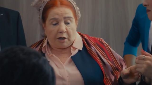 Bilge Şen 44 bin TL maaş alıyorum diyerek ödül törenine damga vurdu