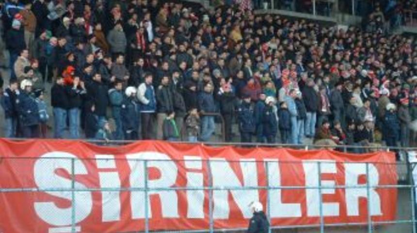 Şirinler artık trib&uuml;nde yok