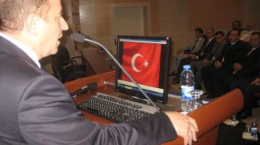 Vali &Ouml;zt&uuml;rk: AB'den mali destek alabilmek i&ccedil;in proje &uuml;retmek şart