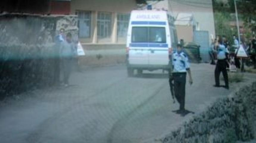 Hakkari'de ikinci patlama: 1 korucu &ouml;ld&uuml;, 1 korucu yaralandı