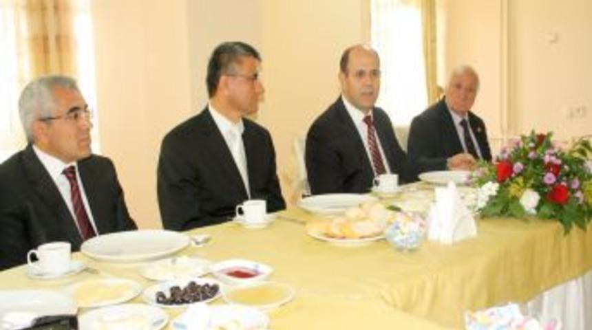 Kafkas &Uuml;niversitesi Rekt&ouml;r&uuml; &Ouml;zcan: &Ouml;ğrenci sayımız 12 bin 790'a ulaştı