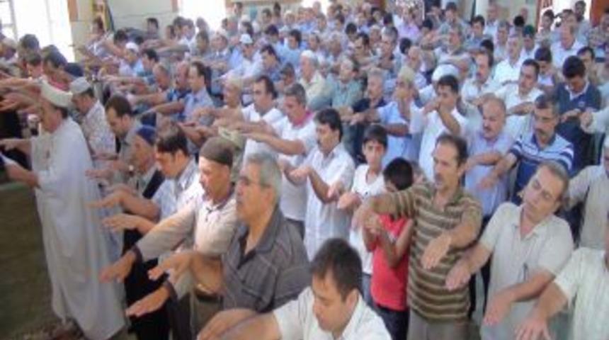 Kahramanmaşlılar Afrika i&ccedil;in yağmur duasına &ccedil;ıktı