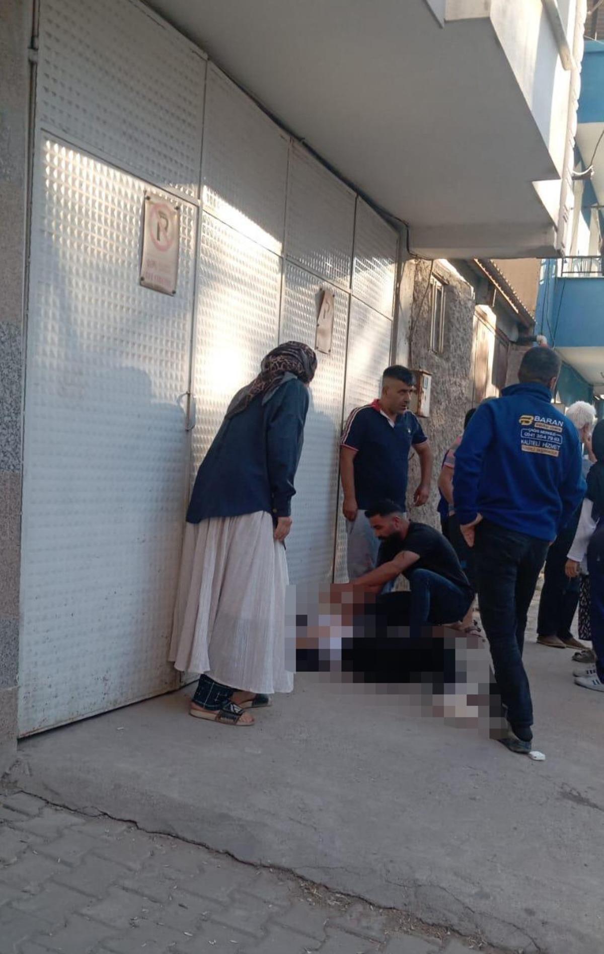 SON DAKİKA | Manisa Turgutlu da okula silahlı saldırı! 8 kişi yaralı, saldırgan yakalandı 9