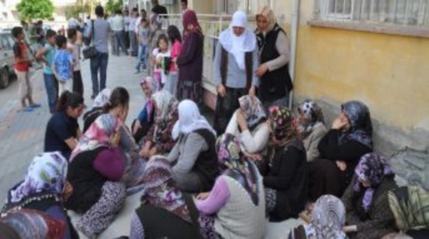 Kayıp Uzman &Ccedil;avuş Erhan Ar&rsquo;ın baba evinde endişeli bekleyiş