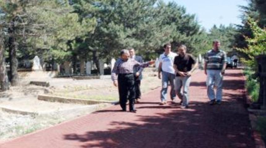 Melikgazi Belediyesi, 26 mezarlıkta &ccedil;evre d&uuml;zenlemesi yaptı
