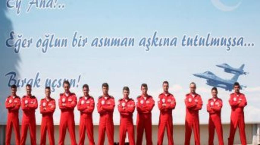 Hava Kuvvetleri'nde bug&uuml;ne kadar 8 akrobasi timi kuruldu