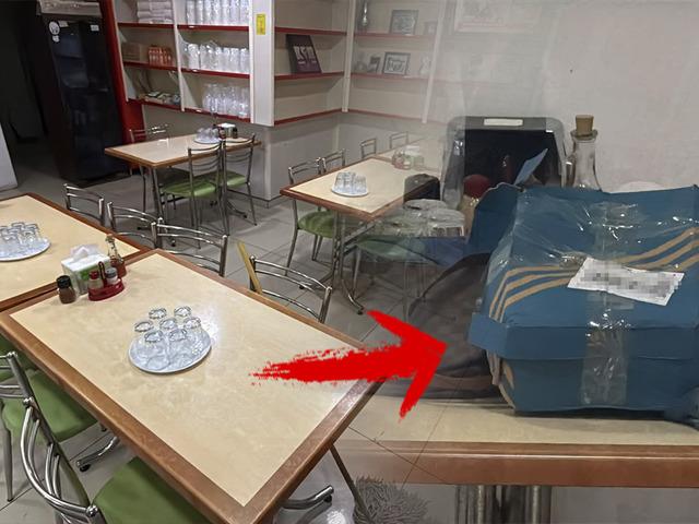 İnternetten tabak sipariş etti, kargodan &ccedil;ıkanlara inanamadı