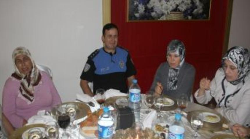 Hatay polisi sayesinde yaşlılar artık yalnız değil