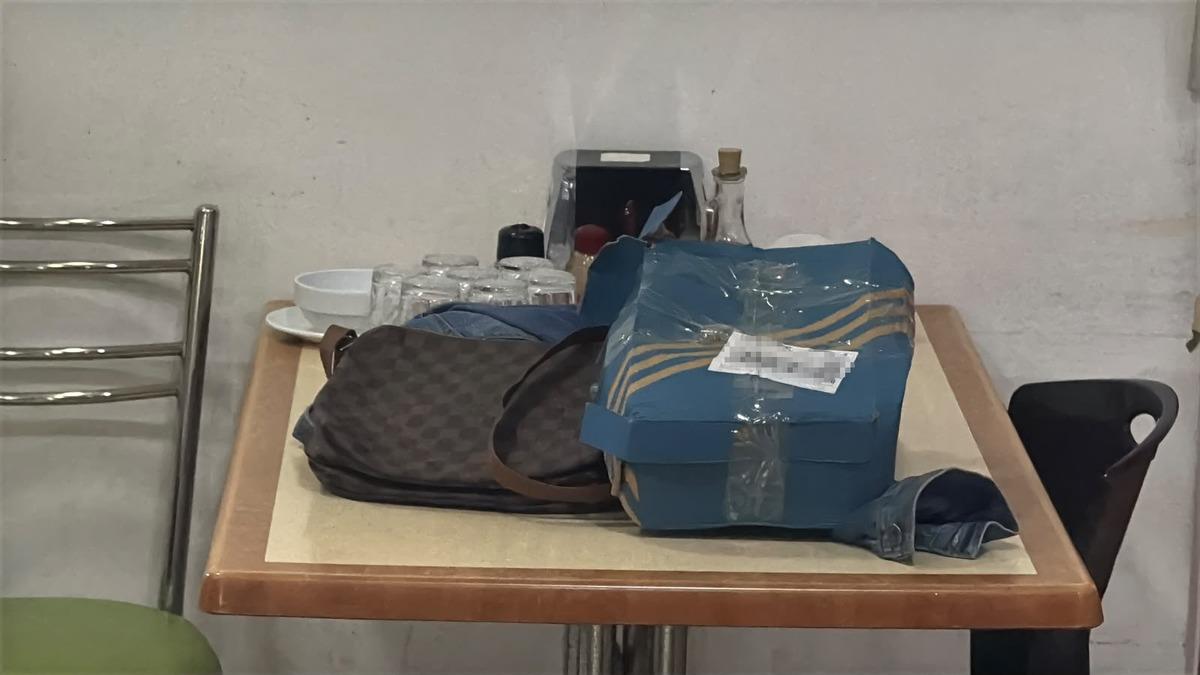 İnternetten tabak sipariş etti, gelenlere şaştı kaldı: Leş gibi kokuyor 3