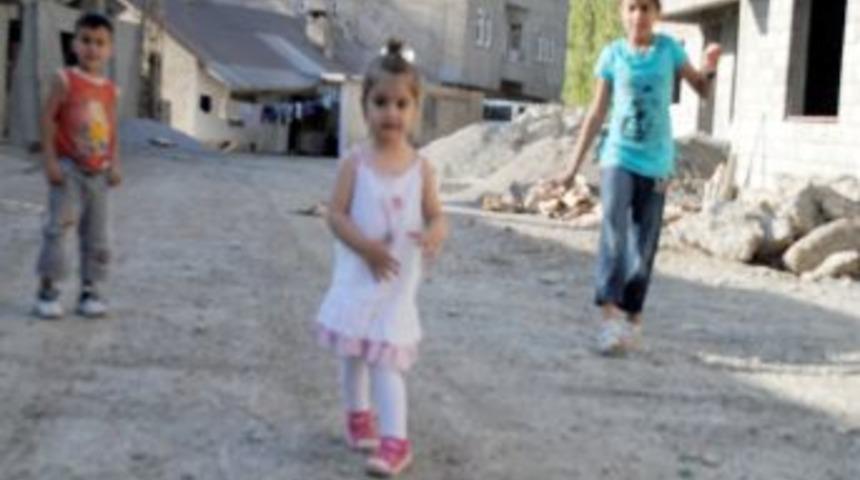 Ter&ouml;r &ouml;rg&uuml;t&uuml;n&uuml;n Hakkari Ge&ccedil;itli K&ouml;y&uuml;'nde katlettiği 9 vatandaş unutulmadı