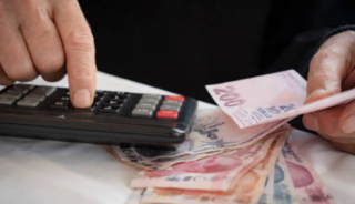 Emekli aylığını y&uuml;kseltmek m&uuml;mk&uuml;n m&uuml;? SGK uzmanı kritik detayı a&ccedil;ıkladı