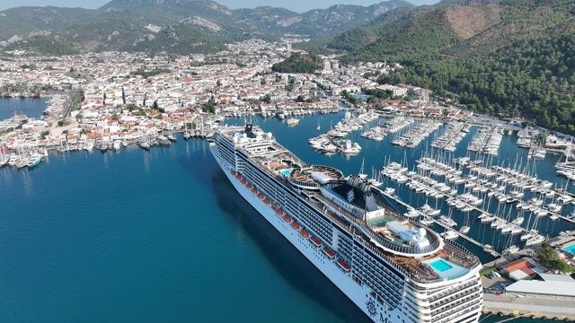 MSC Divina kruvaziyeri Marmaris'e 3 bin 893 turist getirdi