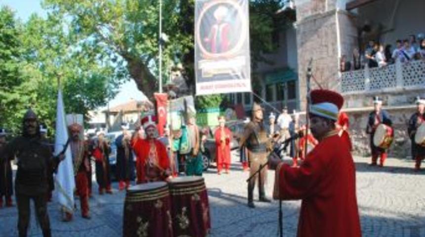 Murad H&uuml;davendigar, 622. &ouml;l&uuml;m yıld&ouml;n&uuml;m&uuml;nde dualarla anıldı