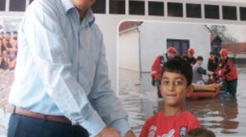 En sevdikleri oyuncakları satarak parasını Somali&rsquo;ye g&ouml;nderdiler