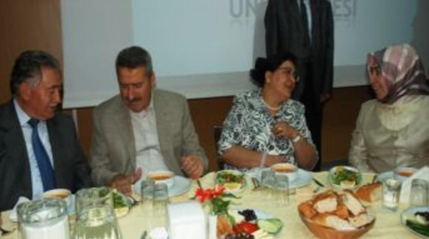 Şifa'nın iftar yemeğine Somali'ye SMS yardımları damga vurdu