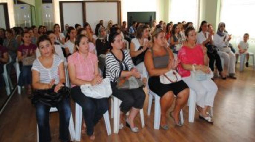 Okul &ouml;ncesi eğitimi &ouml;ğretmenliği kursuna katılanlar belge aldı