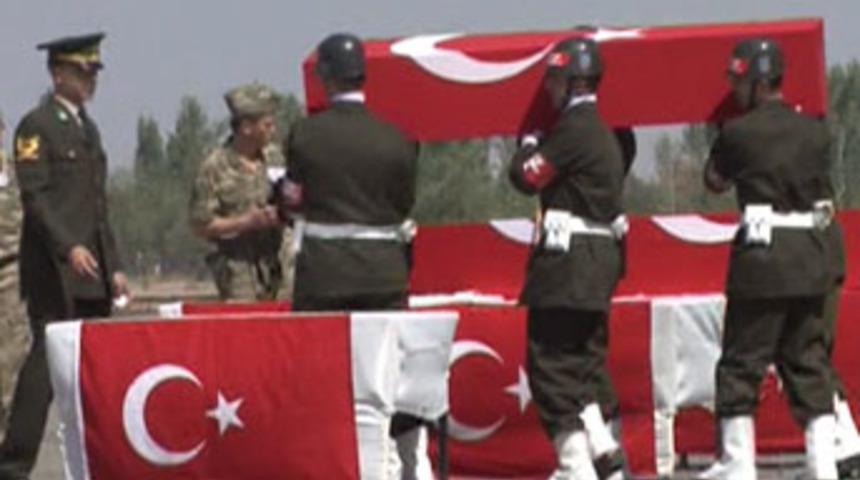 Şehitler memleketlerine uğurlandı