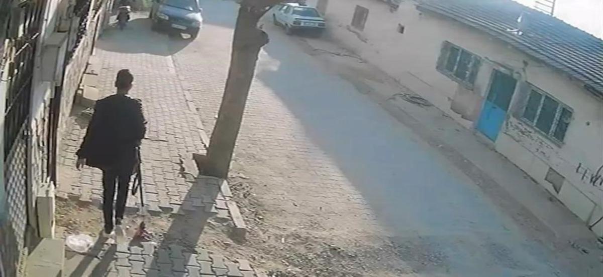Elinde pompalı t&uuml;fek, ağzında k&uuml;f&uuml;r! Manisa daki okul saldırganını g&ouml;rg&uuml; tanıkları anlattı: "M&uuml;dahale edemezdik" 4