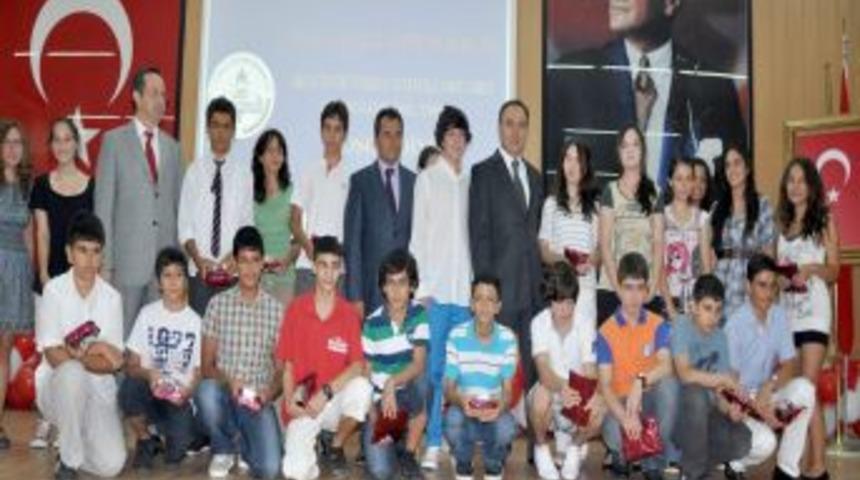 Antalya&rsquo;da SBS ve LYS&rsquo;de ilk bine giren &ouml;ğrenciler &ouml;d&uuml;llendirildi