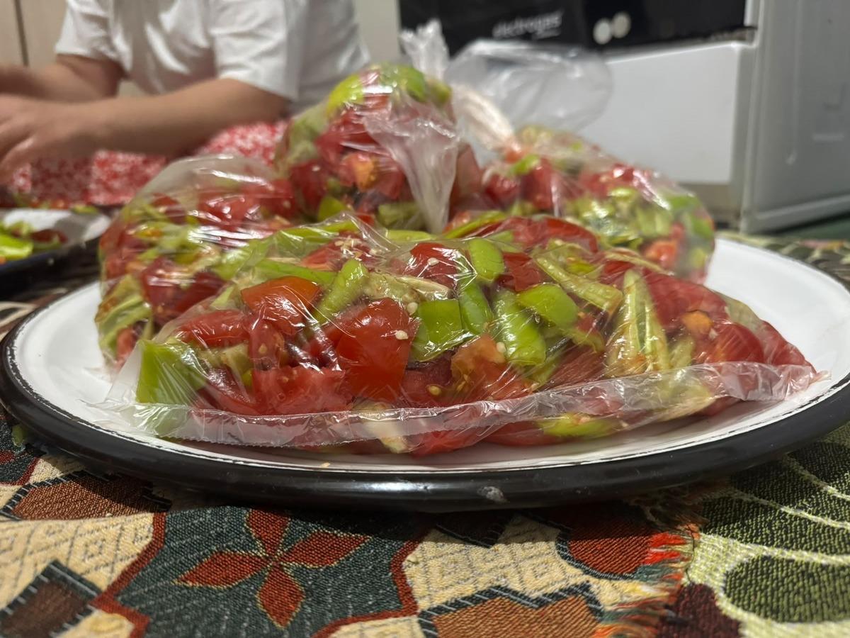 Kışlık hazırlıklar başladı! Yaz sebzelerini böyle hazırlayıp aylarca saklıyorlar 2