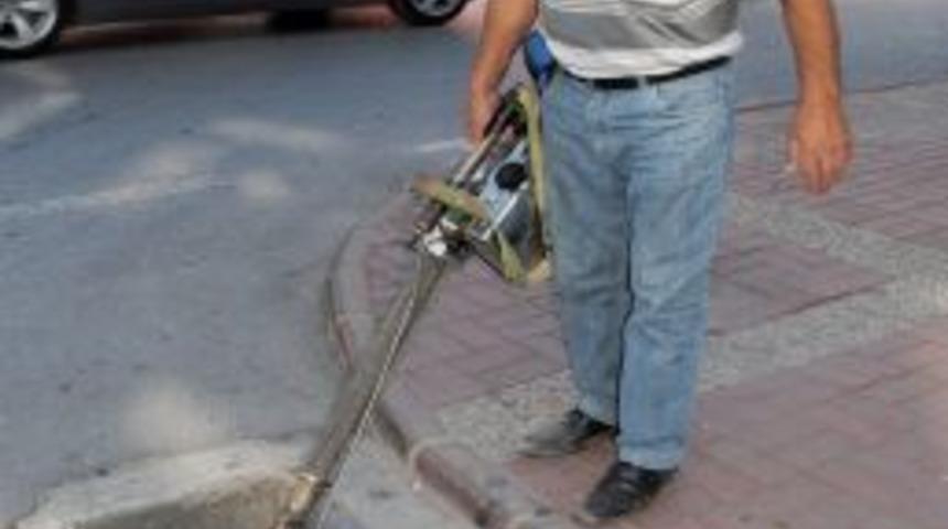 Manavgat'ta sivrisinekle m&uuml;cadele i&ccedil;in her g&uuml;n ila&ccedil;lama yapılıyor