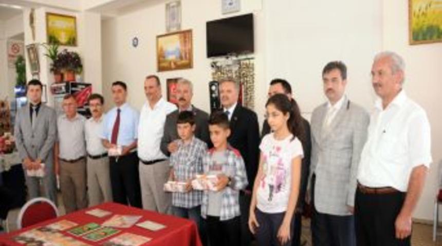 Karaman&rsquo;da en &ccedil;ok kitap okuyan kamu &ccedil;alışanları ve esnaf &ouml;d&uuml;llendirildi