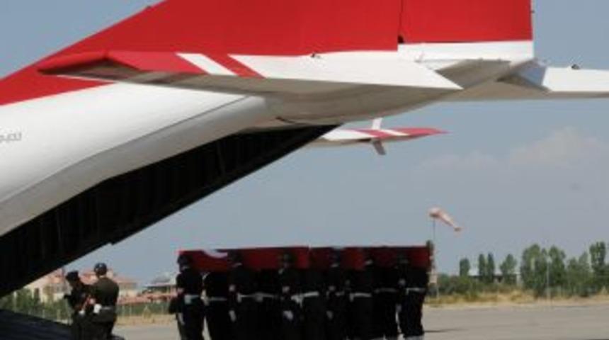 &Ccedil;ukurca şehitleri memleketlerine uğurlandı