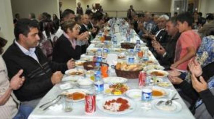 Vali şehit aileleri ile iftar yemeğinde