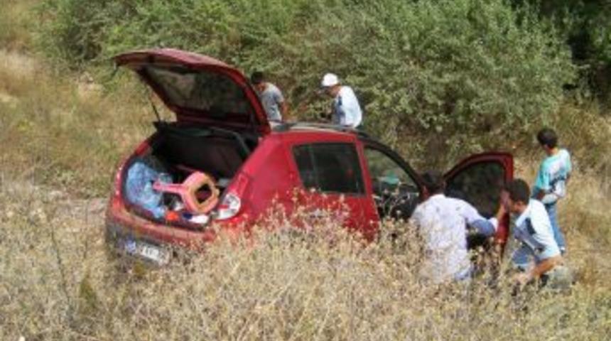 Şarampole düşen otomobildeki 4 kişi yaralandı