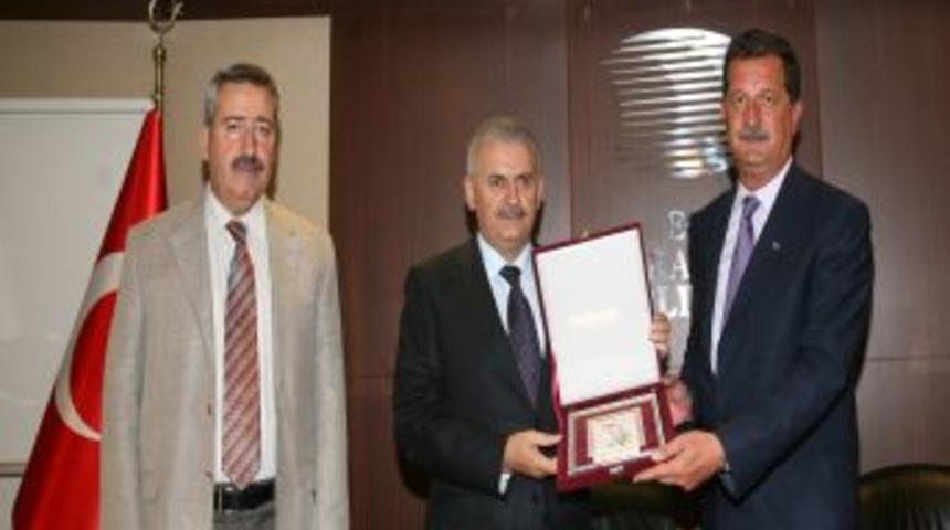 Bakan Yıldırım: 2023 hedefini T&uuml;rkiye'nin g&uuml;ndemine ihracat&ccedil;ılar getirdi