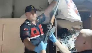 15 adrese silah ka&ccedil;ak&ccedil;ılığı operasyonu