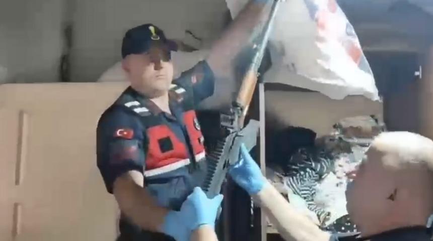15 adrese silah ka&ccedil;ak&ccedil;ılığı operasyonu