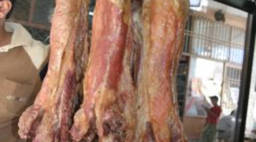 B&uuml;ryan artık iftar sofralarını s&uuml;sl&uuml;yor