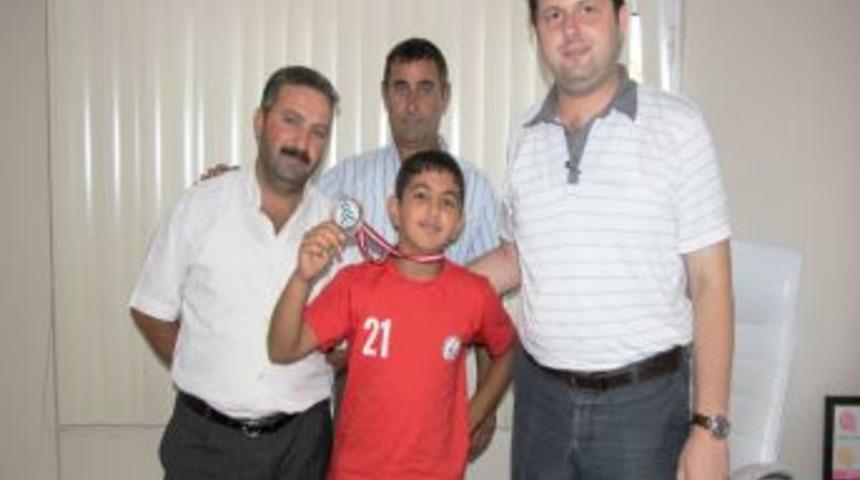 Burhaniyeli g&uuml;reş&ccedil;i uluslararası turnuvada &uuml;&ccedil;&uuml;nc&uuml; oldu