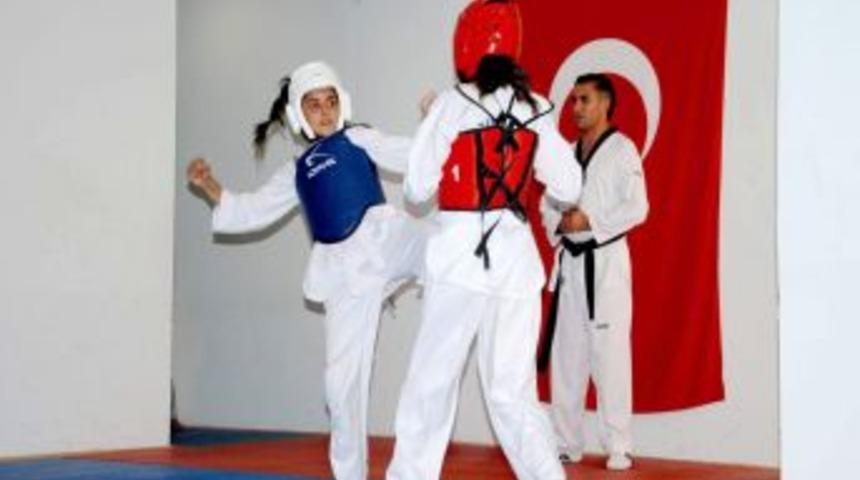 Yaz Spor Okulu Tekvandocuları yeteneklerini sergiledi