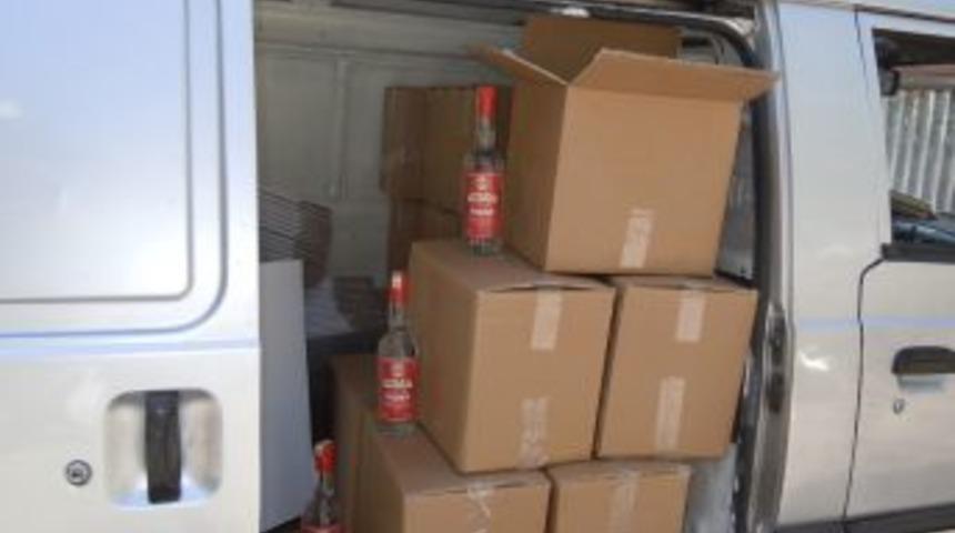 İzmir'de ka&ccedil;ak i&ccedil;ki operasyonu